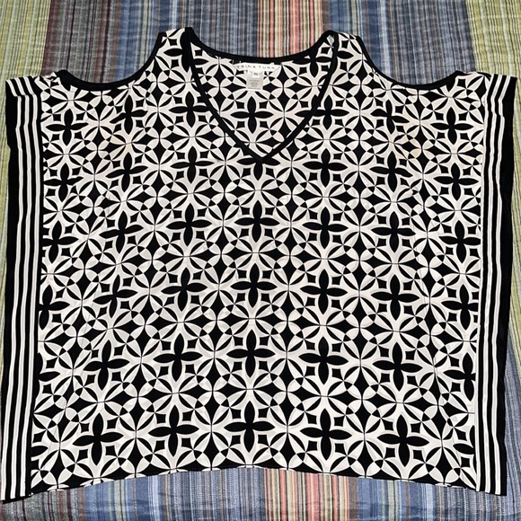 TRINA TURK 100% Silk Top Black White Cold Shoulder Mosaic Tile Print - Picture 2 of 7